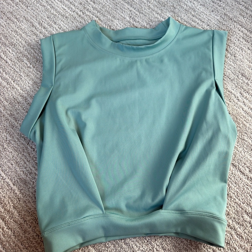 Halara sleeveless cropped workout top